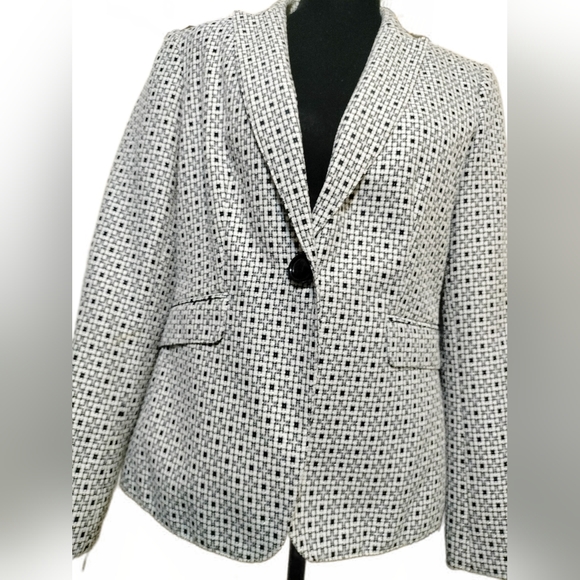 Blazer - Picture 2 of 3